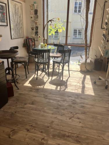 Der Tisch im kopfÜber